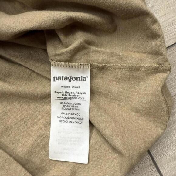 Patagonia Fitz Roy Bear T-Shirt Brown Sz Small Organic Cotton Logo Graphic Tee - Picture 6 of 8